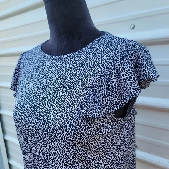 Michael Kors Womens Ruffle Cap Sleeve Blouse Stretch Black White Keyhole sz S - Picture 4 of 10